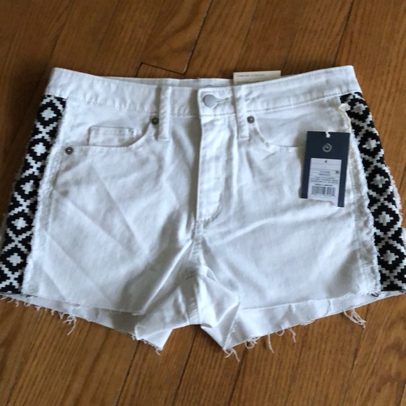 Universal Thread Pants - Plus Size High rise Aztec shorts with stretch 🌿